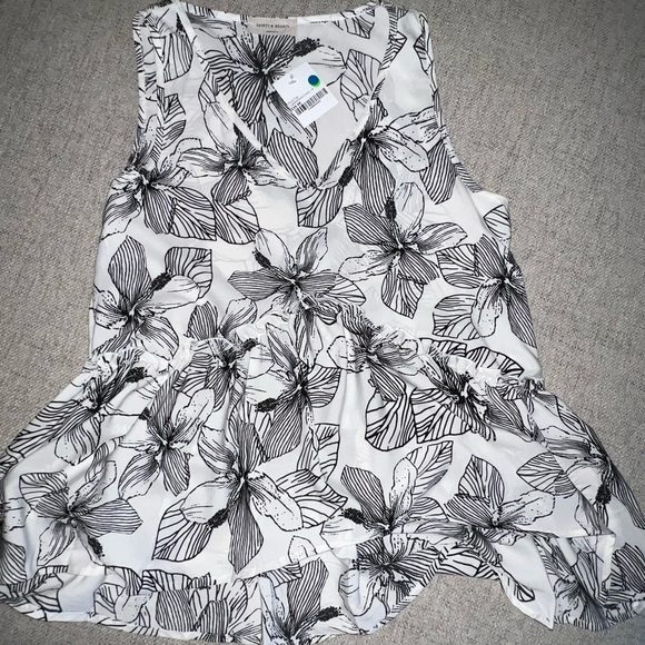 Saints and Hearts sleeveless blouse - Picture 1 of 4